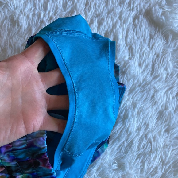 Lululemon Seawheeze Tracker Euphoria Multi Size 4 RARE & PERFECT - Picture 13 of 13